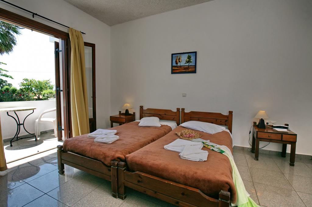 Hotel Pela Скала-Каллонис Экстерьер фото