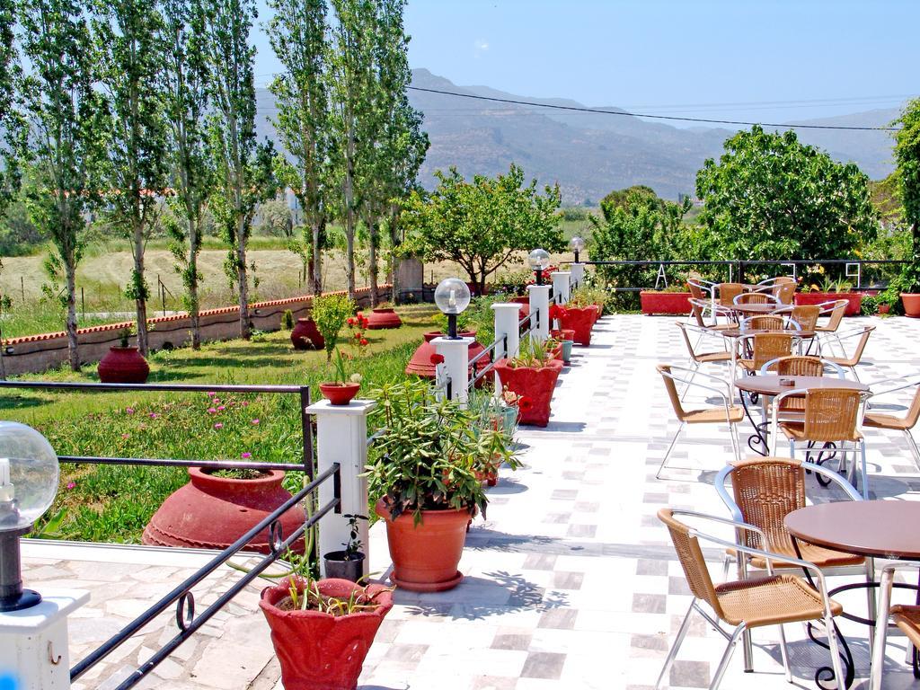 Hotel Pela Скала-Каллонис Экстерьер фото